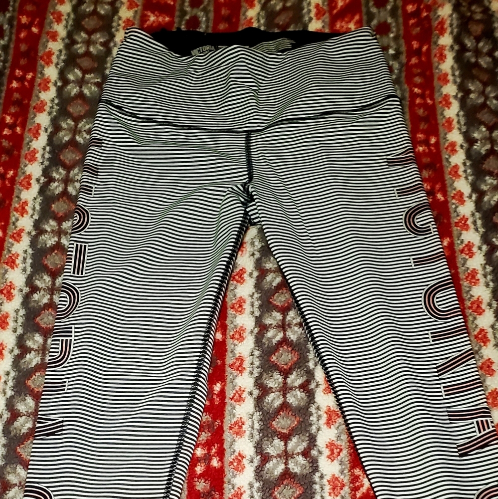 Vs leggings medium size